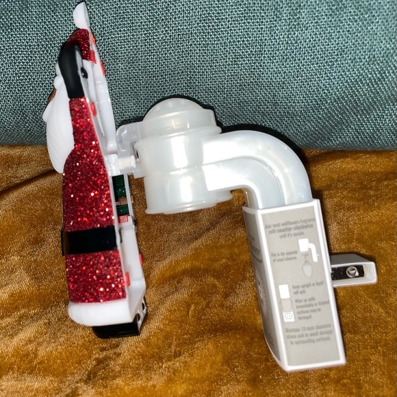 Bath & Body Works Christmas Santa With Presents Wallflower Plug - Picture 3 of 3